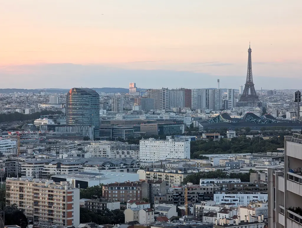 Coucher de soleil sur Paris et la Tour Eiffel