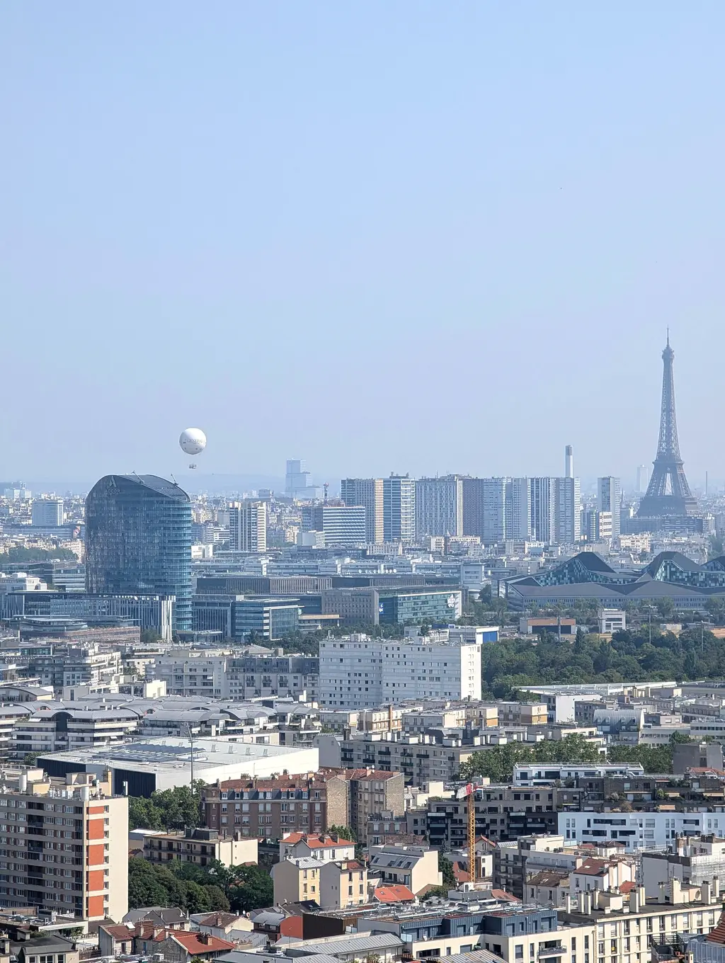 La Tour Eiffel en plein jour depuis l'appartement