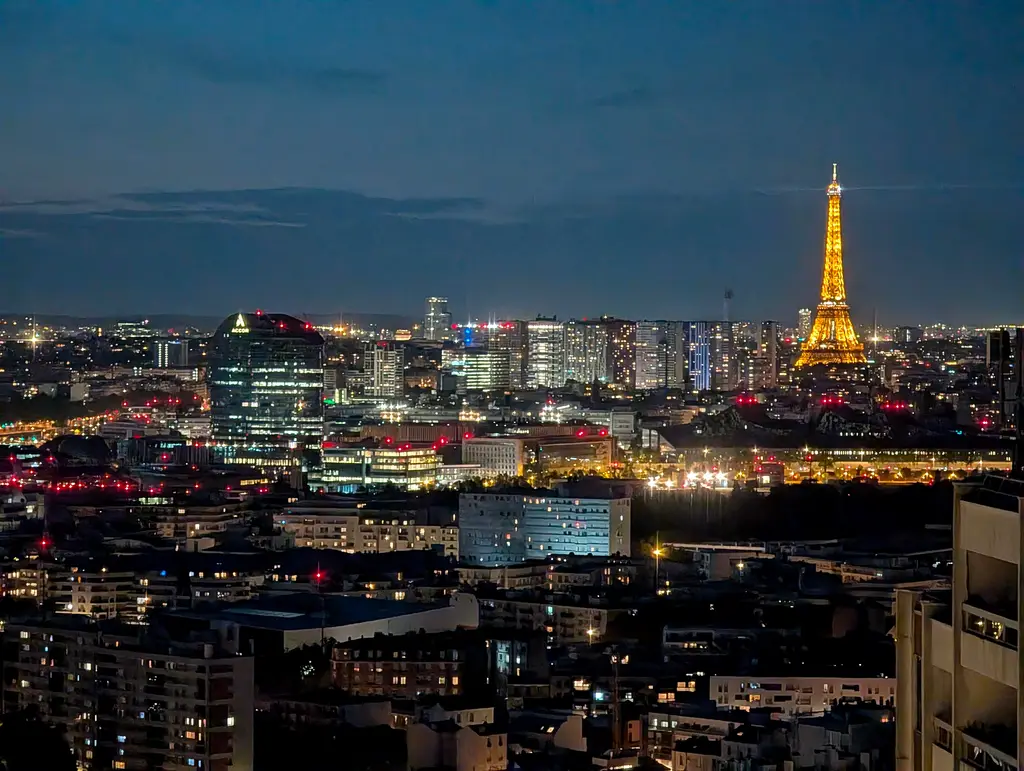 La Tour Eiffel illuminée de nuit